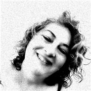 Amante del cucito, creatrice di modelli, è realizzazione del capo